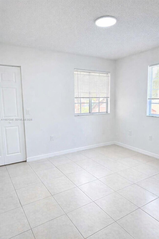 Building Photo - 2494 Centergate Dr