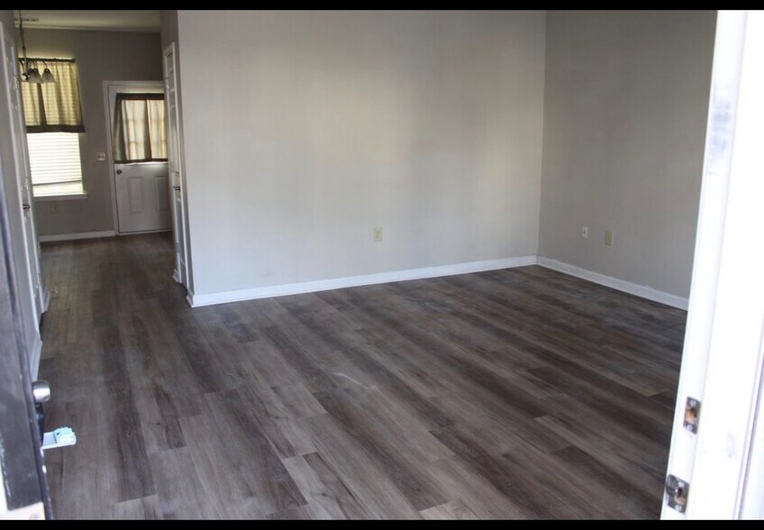 Building Photo - Room in Townhome on Timber Ridge Dr