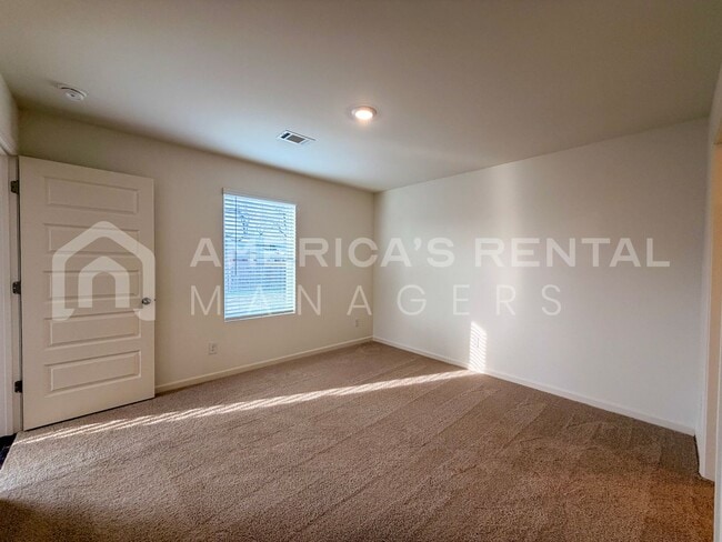 Building Photo - New Construction & Modern Living in Sandy Ridge!