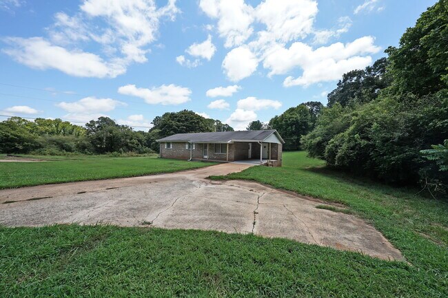 Building Photo - 3/1 Ranch home on 4 Acres close to shopping and dining in Canton!