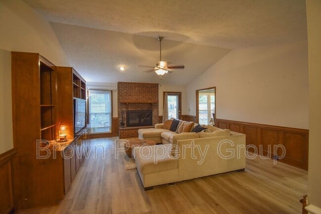 Building Photo - 1651 Greenock Ave