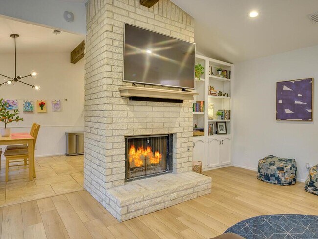 Building Photo - 4908 Dry Oak Trail