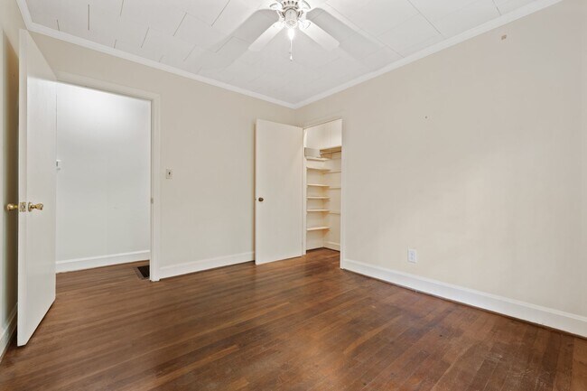 Building Photo - Charming Pet-Friendly Chapel Hill Cottage Minutes from UNC