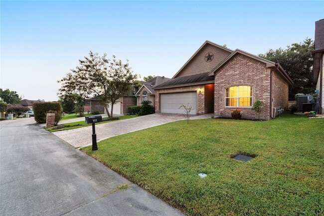 Primary Photo - 111 Harbour Town Cir