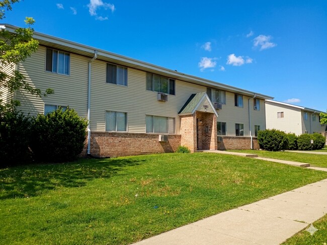 Building Photo - Coming Soon: Spacious 2BR Apartment | Heat Included | Kenosha