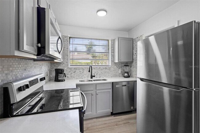 Building Photo - 2600 S Crystal Lake Dr