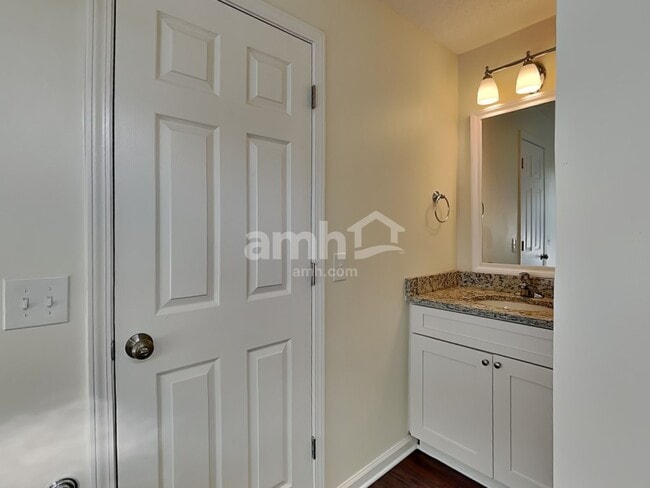 Building Photo - 65 Oak Ridge Cir