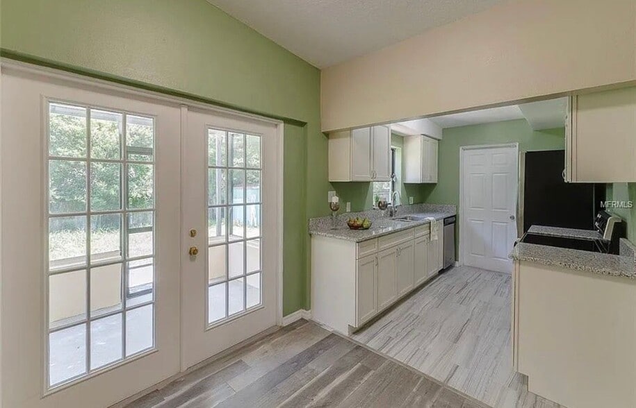 Building Photo - 5321 Grandview Dr