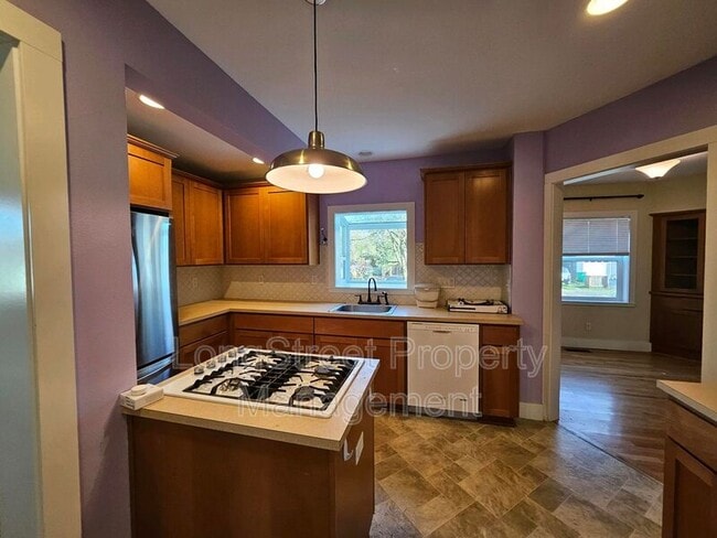 Building Photo - 7855 N Wabash Ave