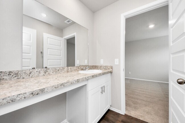 Building Photo - 21235 Mem Vis Dr