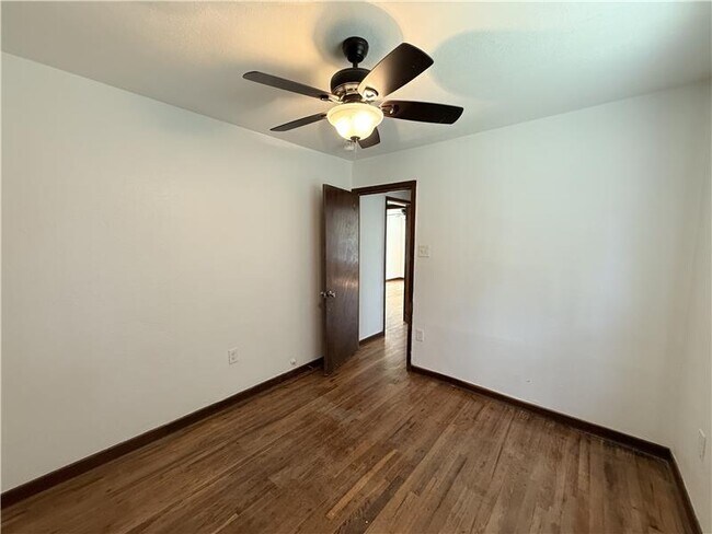 Building Photo - 1004 S 3rd St