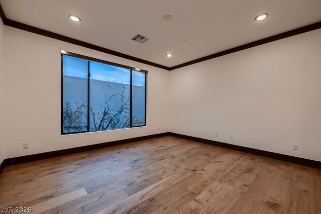 Building Photo - 917 Vegas View Dr