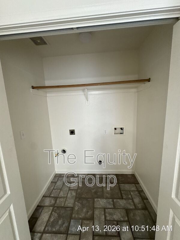 Building Photo - 1923 E Academy Ave