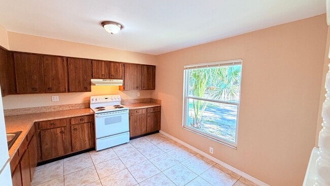 Building Photo - Cozy 2 BR / 2 BA Duplex