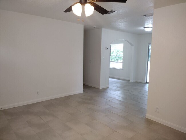 Building Photo - Meadow Village