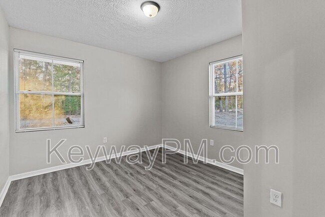 Building Photo - 1120 Dodge Ln