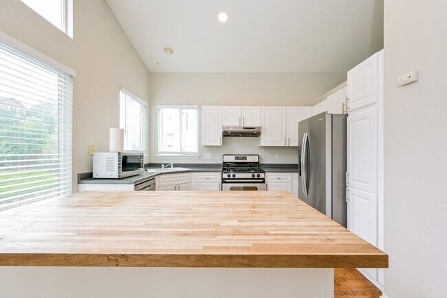 Building Photo - Highlands Ranch Newly Renovated 3 bed 2.5 ...