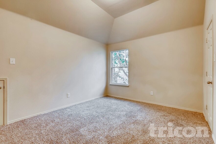 Building Photo - 5805 Paloma Blanca Dr