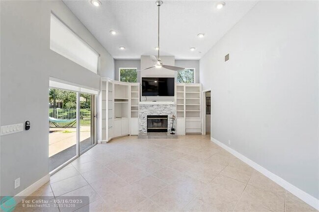 Building Photo - 10434 NW 6th Ct