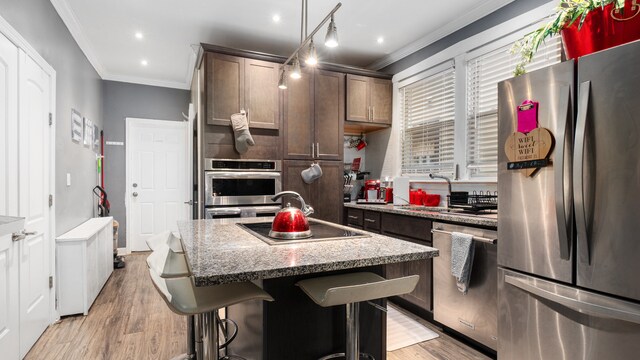 Building Photo - 3406 W Dickens Ave