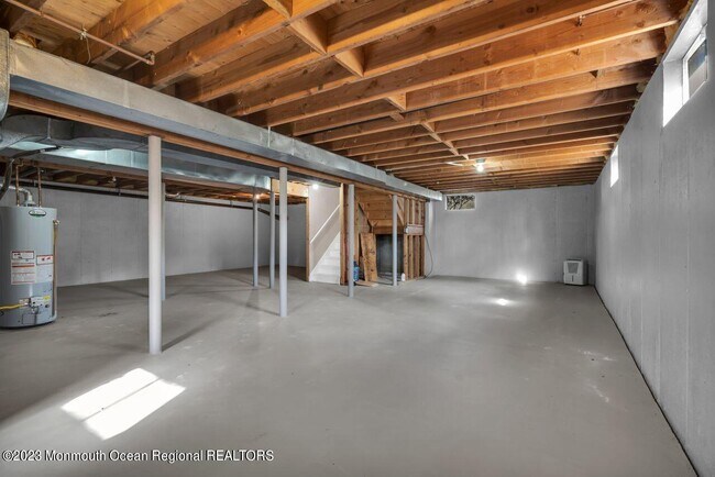 Building Photo - 9 Dolphin Ct