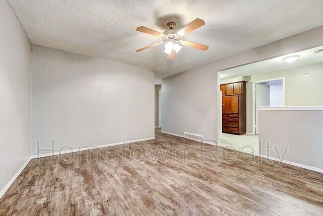 Building Photo - 5216 Creekwood Terrace