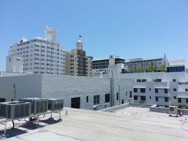 Building Photo - 1725 James Ave