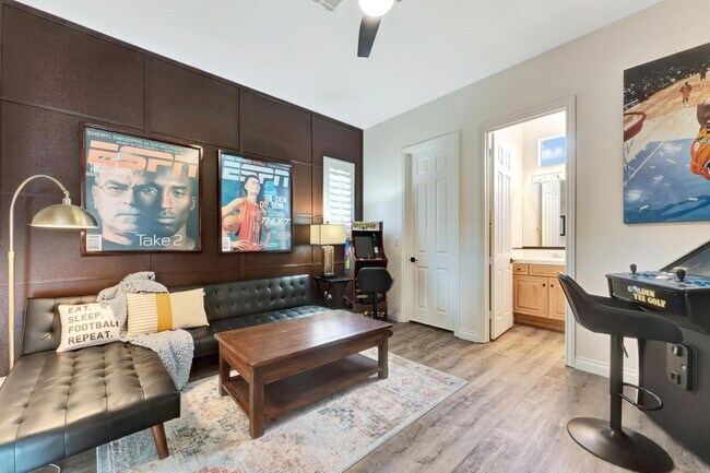 Building Photo - Queensridge Beauty - 5 bedroom on a 1/4+ acre lot