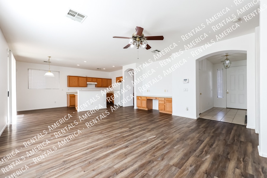 Building Photo - 10417 W Windsor Ave