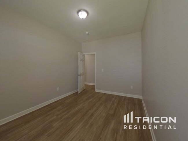 Building Photo - 8326 Knapp Ct