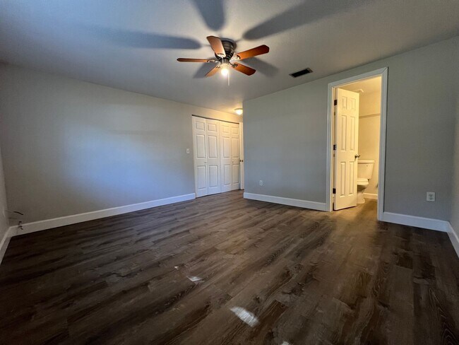 Building Photo - $1,650 ** Annual ** Available 6/15/26 ** Recently Upgraded **3 Bedroom / 2 Bath * Port Charlotte