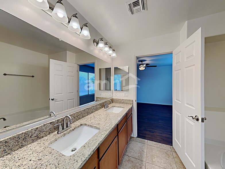 Building Photo - 866 E Ashburn Mountain Dr