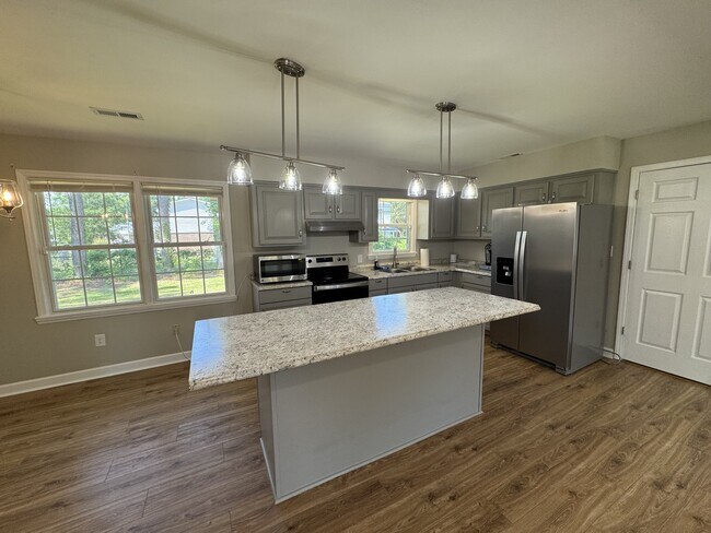 Building Photo - 105 Fort Dr