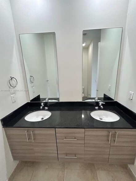 Building Photo - 2714 SW 81st Terrace