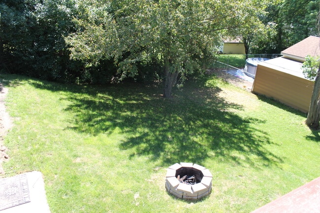 Building Photo - Avail May 1st. SW Rochester 3 bedroom 2 bath home, giant 2 car garage