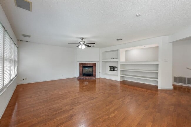 Building Photo - 3635 Flora Vista Loop
