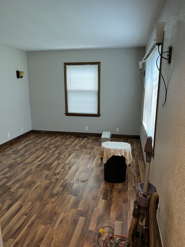 Main living space - 1224 E Howard Ave