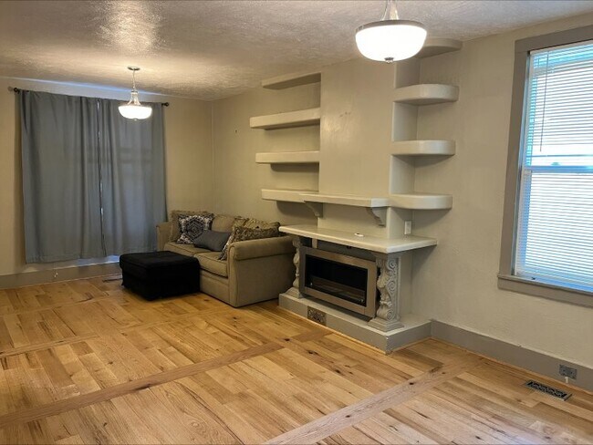 Building Photo - 515 Bellevue Pl