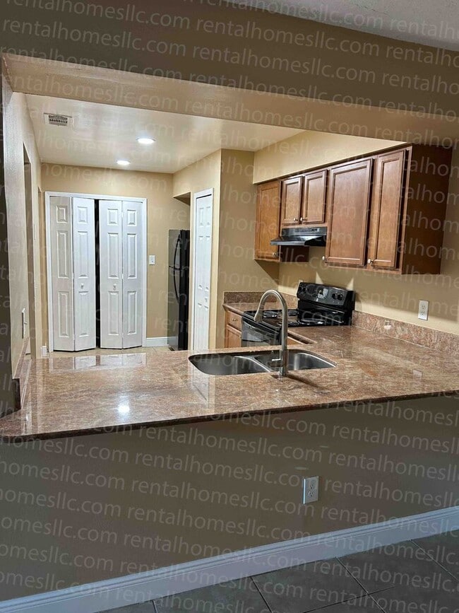 Building Photo - Remodeled Patio Home, Minutes Away From UCF, Technology Park, & the E/W Expressway