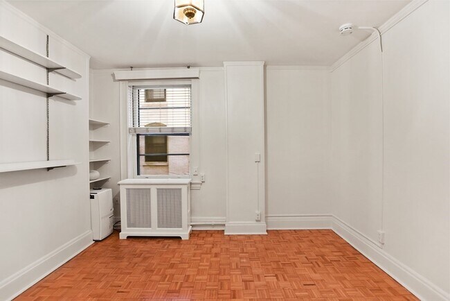 Building Photo - 21 Beacon St