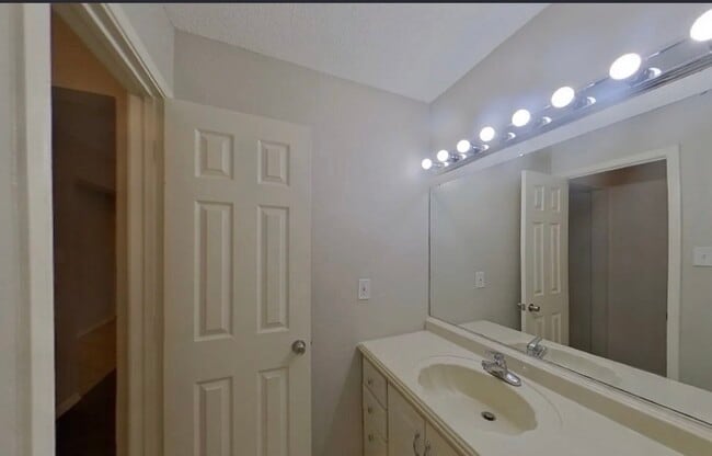 Building Photo - AVAILABLE NOW