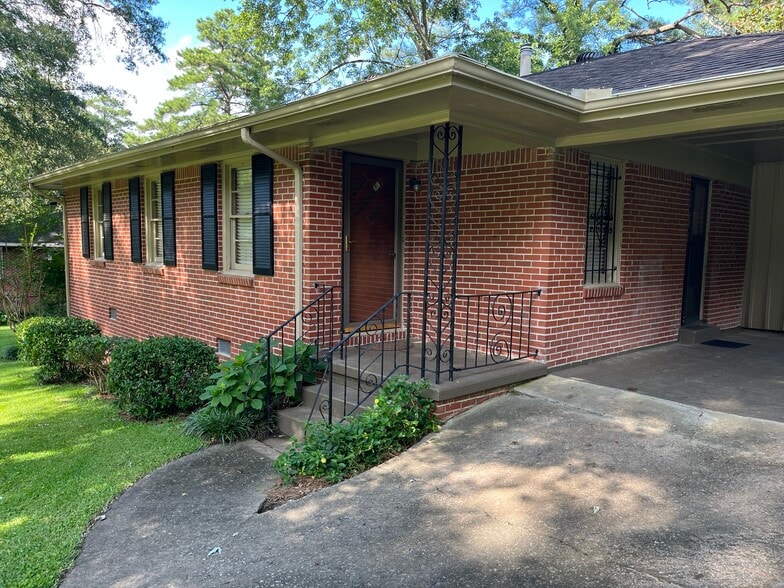 Building Photo - 3040 Remington St