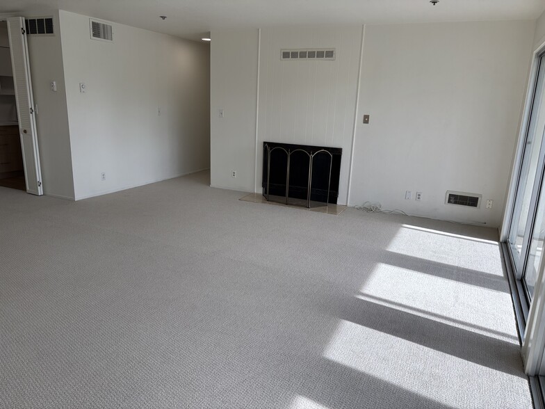 Living Room - 230 W 5th Ave