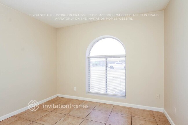 Building Photo - 7525 W MacKenzie Dr