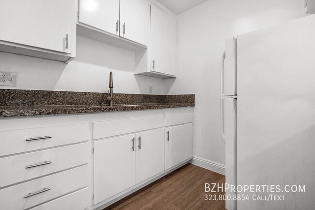 Building Photo - Beautiful 1 Bedroom in Prime Hollywood