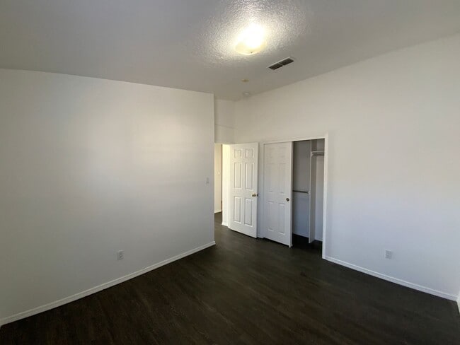 Building Photo - 3 Bedroom Single Story Home Available Near Irving Blvd NW & Eagle Ranch Rd!
