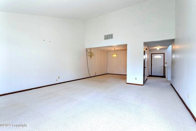 Building Photo - 909 Indian Hills Dr
