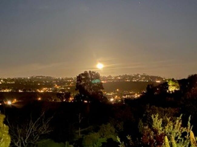 Building Photo - Bright 2 bedroom 2.5 bath townhome in La Costa and award winning schools 3-6 month leases available