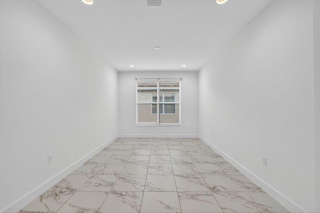 Building Photo - 11650 SW Moon River Way