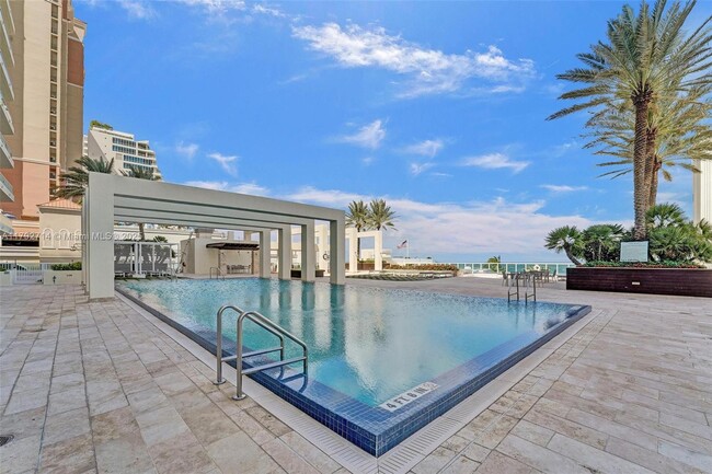 Building Photo - 101 S Fort Lauderdale Beach Blvd